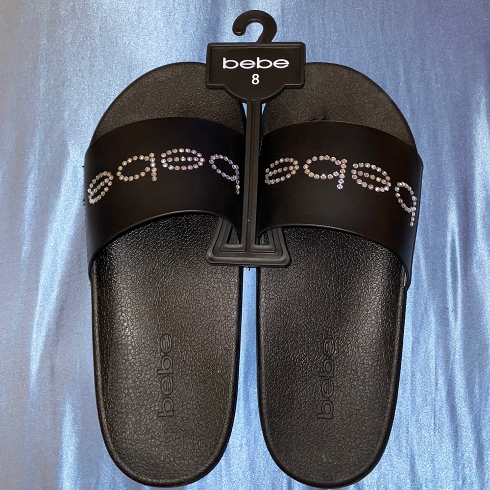 bebe® Dahlia slides.